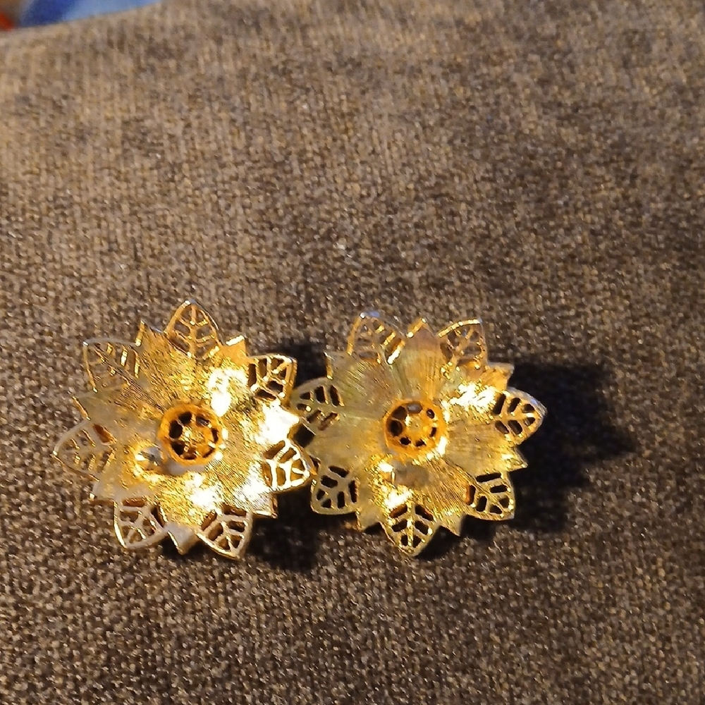 Avon Gold and Black Floral Earrings - Picture 2 of 2